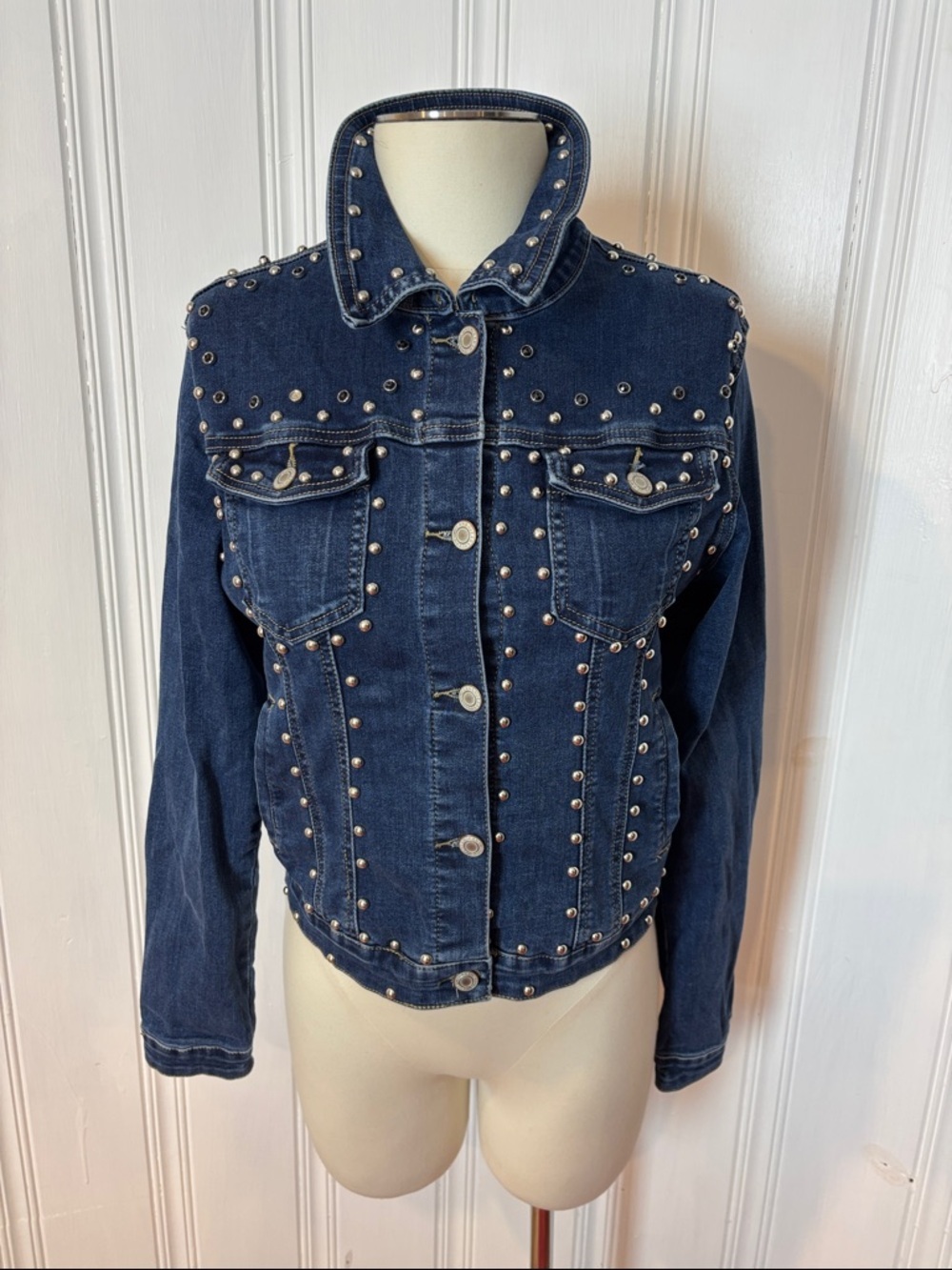 SIXTE Studded Denim Jacket w/ Rhinestones – Fitted & Stretchy - Size M